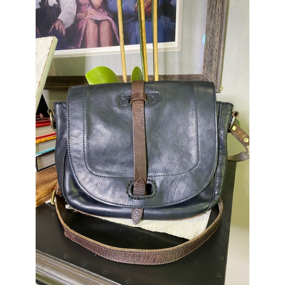 WILL Leather Goods Seneca Black Crossbody Bag - Picture 3 of 12